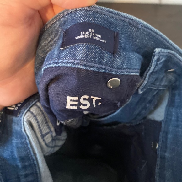 GAP Ripped Knee Jeans - Picture 4 of 4